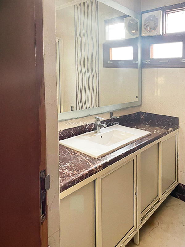 2 BHK Flat For Rent in Defence Colony