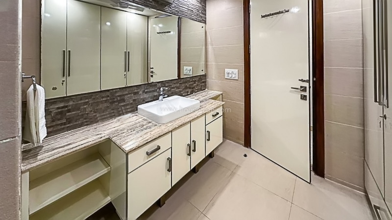 3 BHK Flat For Rent in Defence Colony