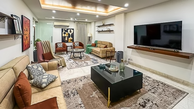 3 BHK Flat For Rent in Defence Colony