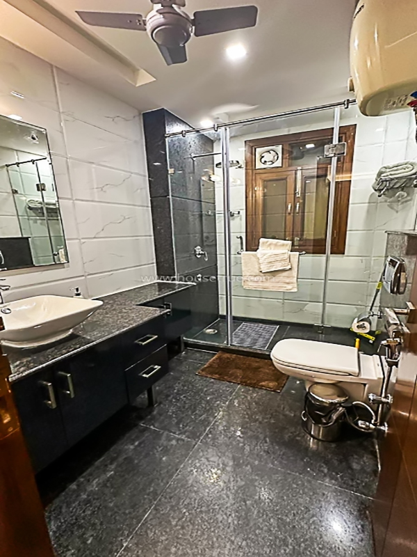 3 BHK Flat For Rent in Defence Colony