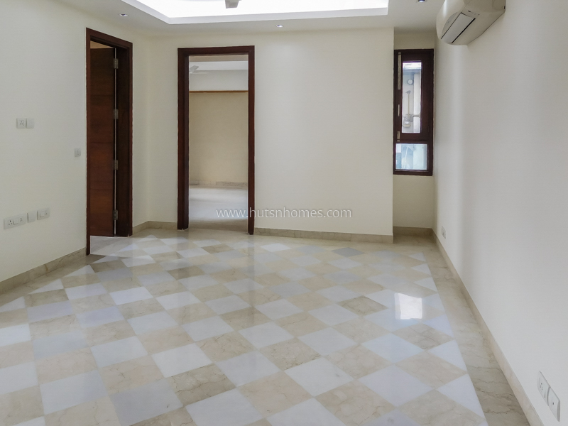 4 BHK Flat For Rent in Defence Colony