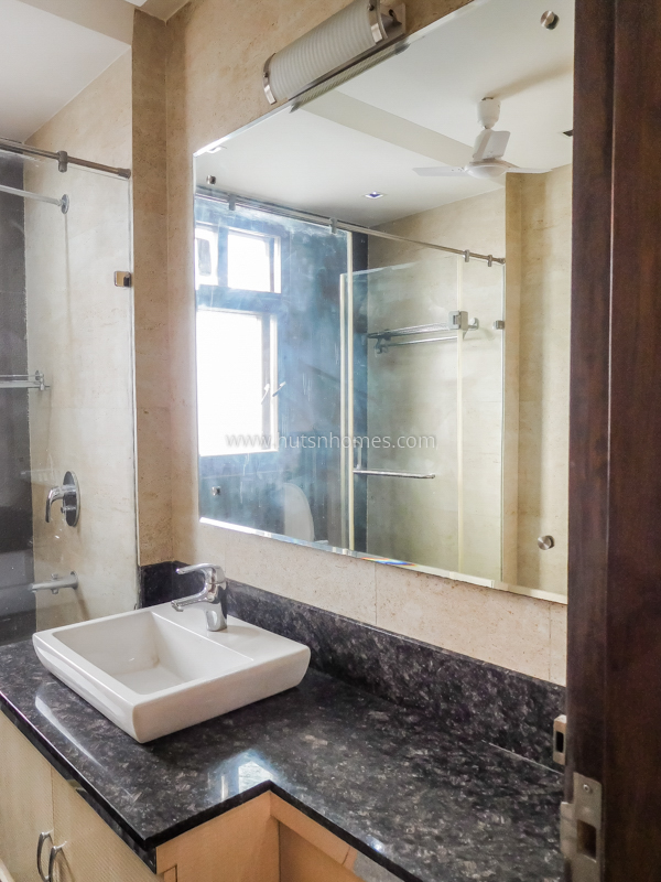 4 BHK Flat For Rent in Defence Colony