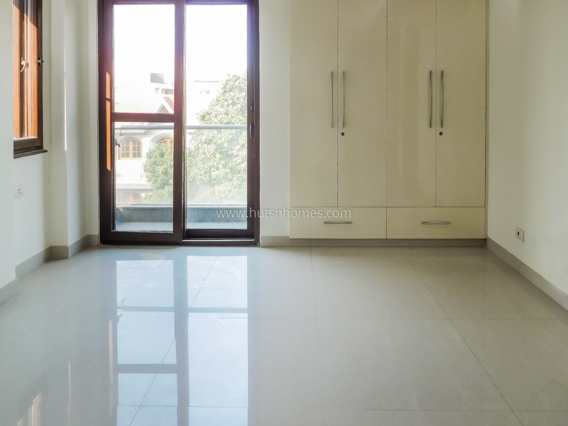 4 BHK Flat For Rent in Defence Colony