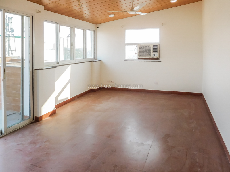 4 BHK Flat For Rent in Defence Colony