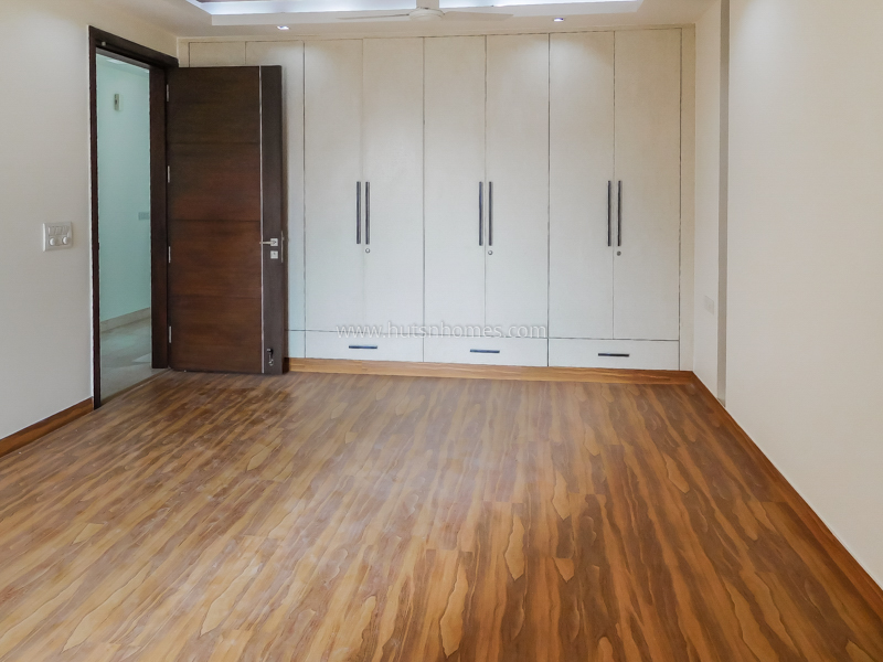4 BHK Flat For Rent in Defence Colony