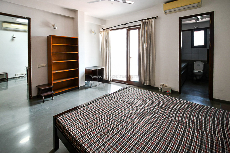 2 BHK Flat For Rent in Defence Colony