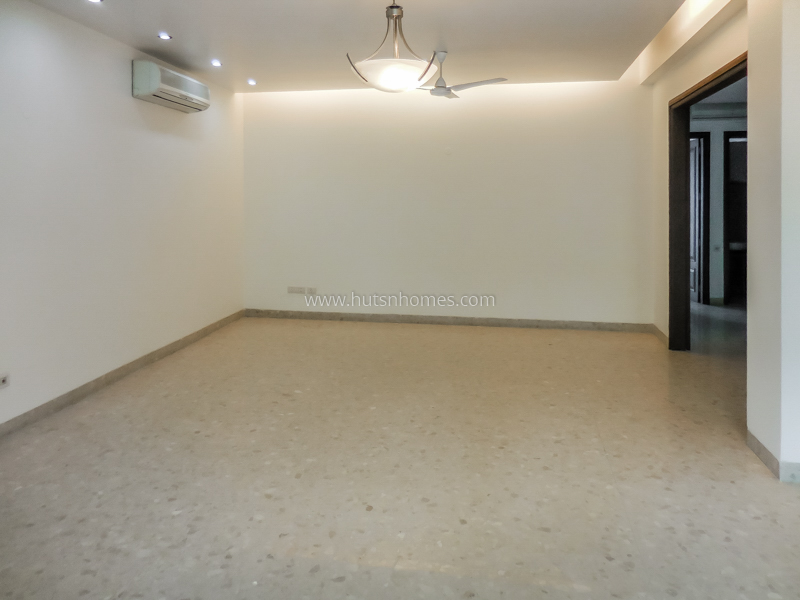 3 BHK Flat For Rent in Defence Colony