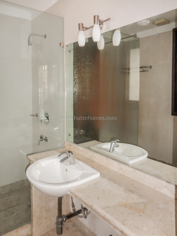 3 BHK Flat For Rent in Defence Colony