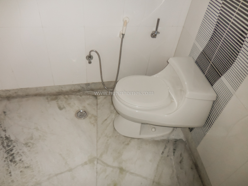 3 BHK Flat For Rent in Defence Colony