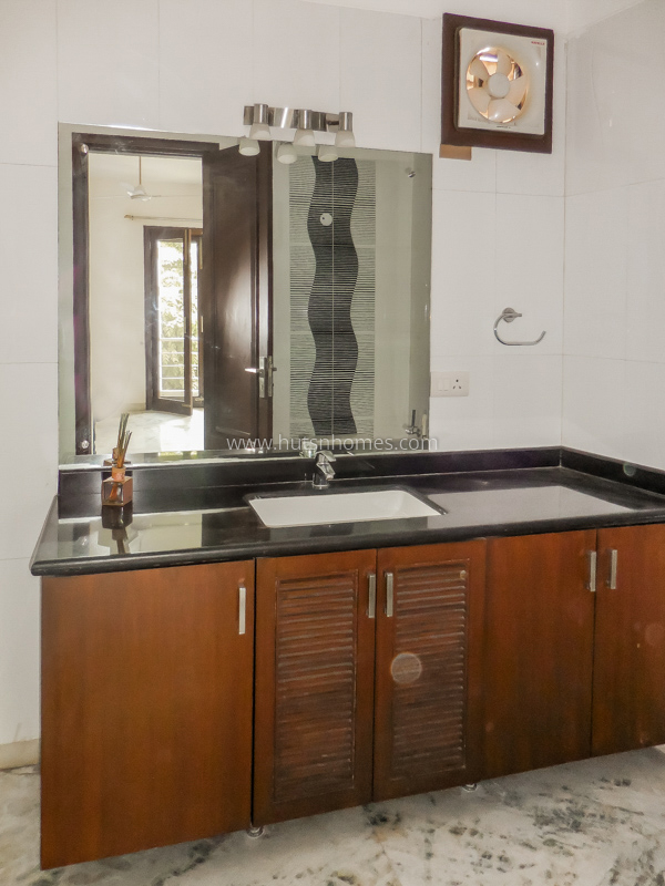 3 BHK Flat For Rent in Defence Colony