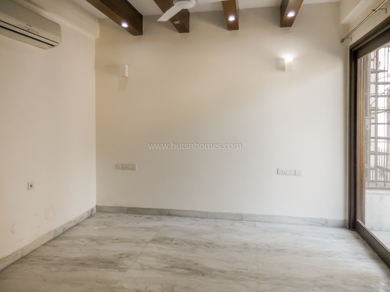 3 BHK Flat For Rent in Defence Colony