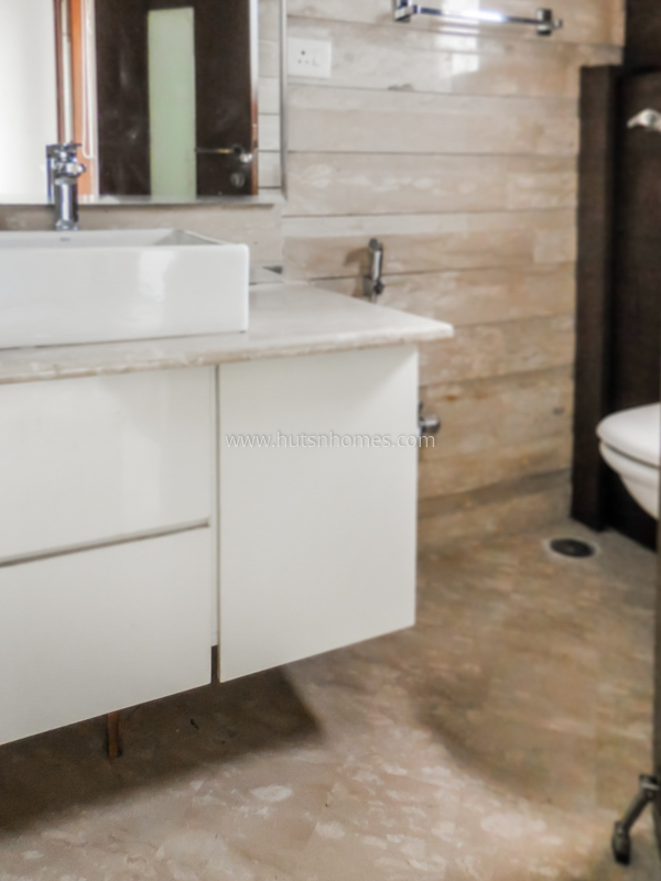 3 BHK Builder Floor For Rent in Defence Colony