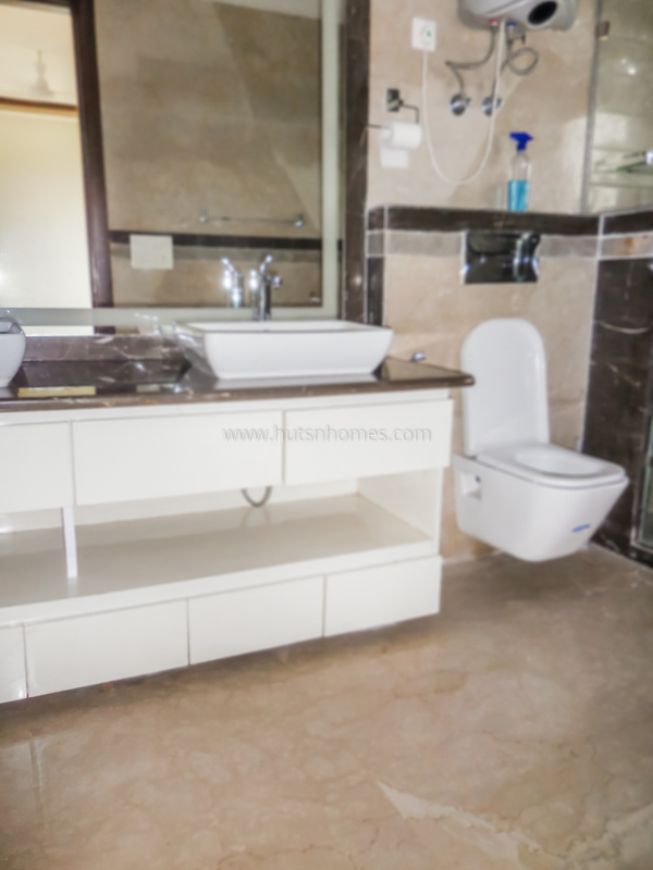 3 BHK Builder Floor For Rent in Defence Colony