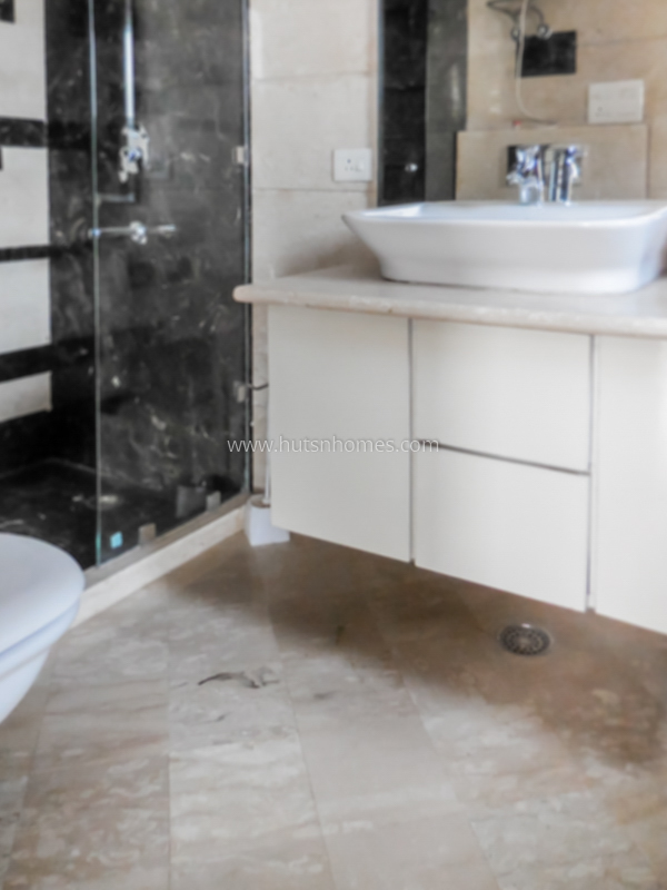 3 BHK Builder Floor For Rent in Defence Colony