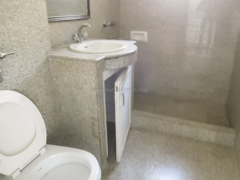 3 BHK Flat For Rent in New Friends Colony