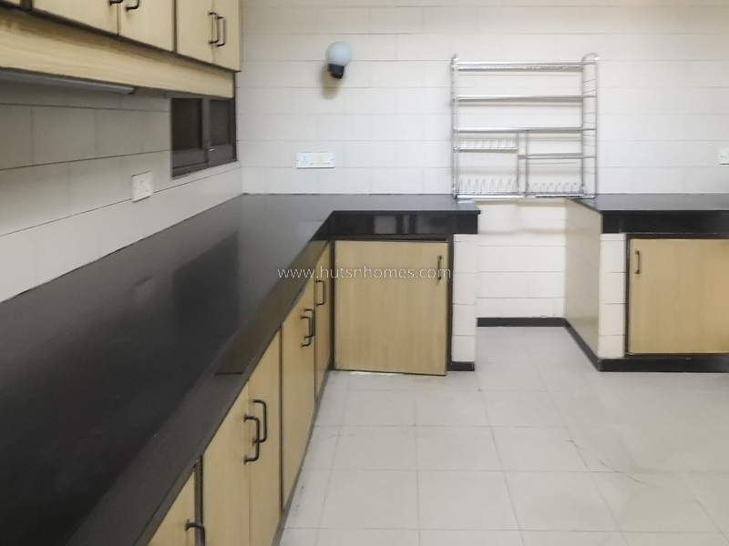 3 BHK Flat For Rent in New Friends Colony