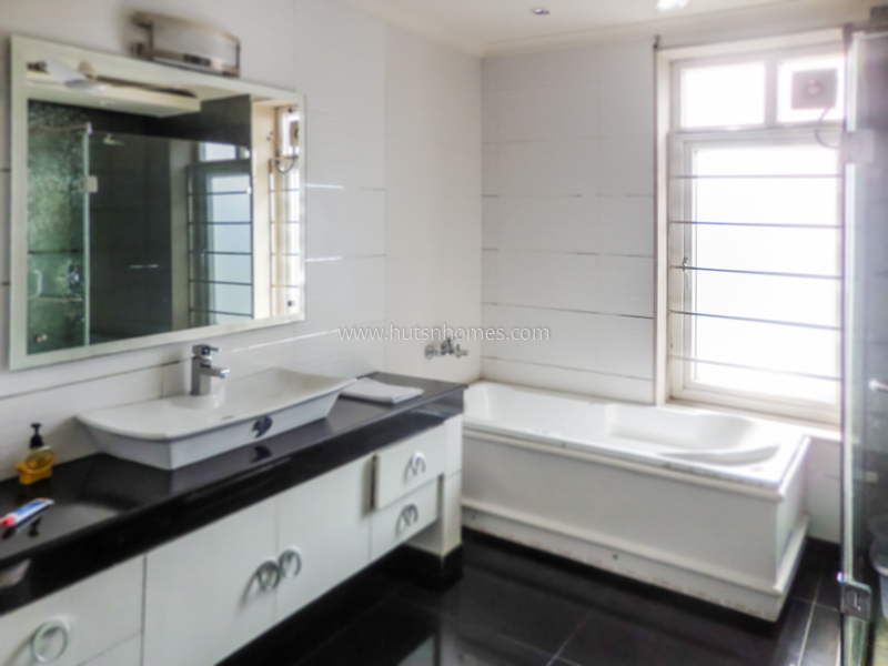 3 BHK Flat For Rent in Defence Colony