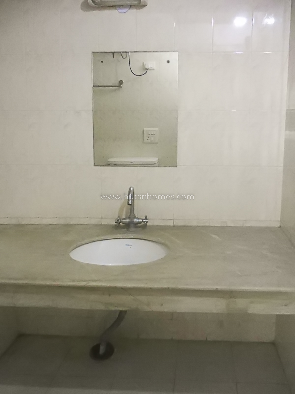 3 BHK Flat For Rent in Defence Colony