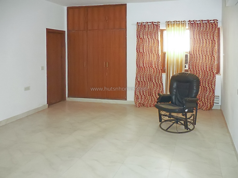 3 BHK Flat For Rent in Defence Colony