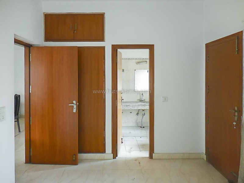 3 BHK Flat For Rent in Defence Colony