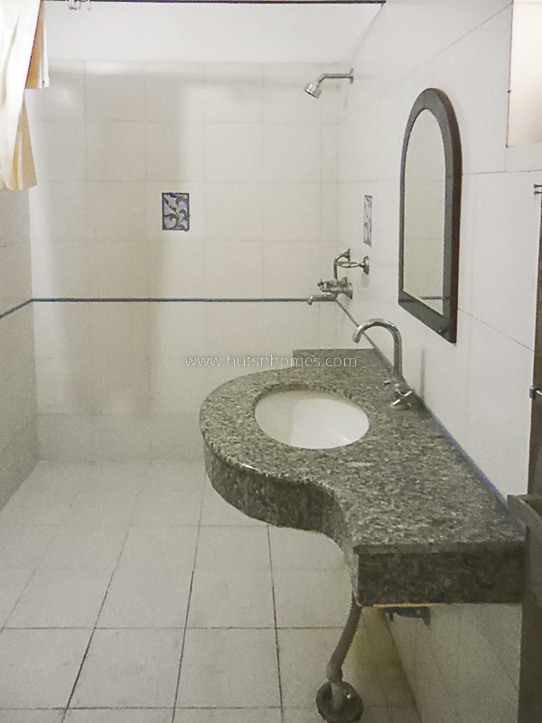 3 BHK Flat For Rent in Defence Colony