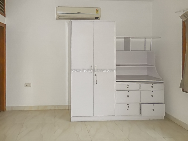 3 BHK Flat For Rent in Defence Colony
