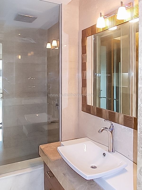 3 BHK Flat For Rent in Defence Colony