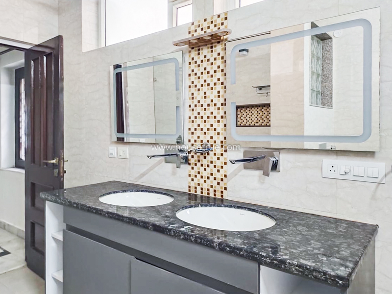 4 BHK Flat For Rent in Vasant Vihar