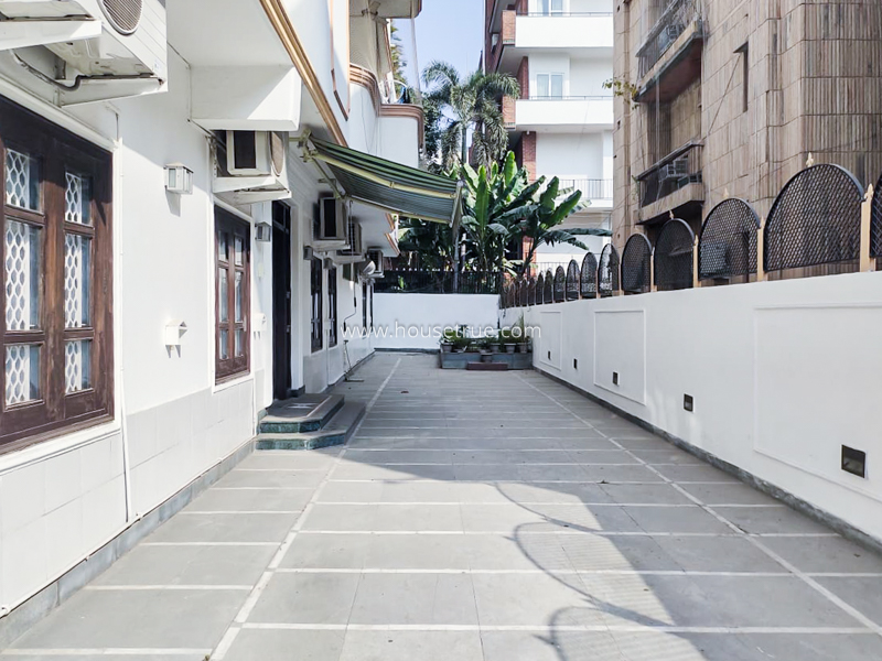 4 BHK Flat For Rent in Vasant Vihar