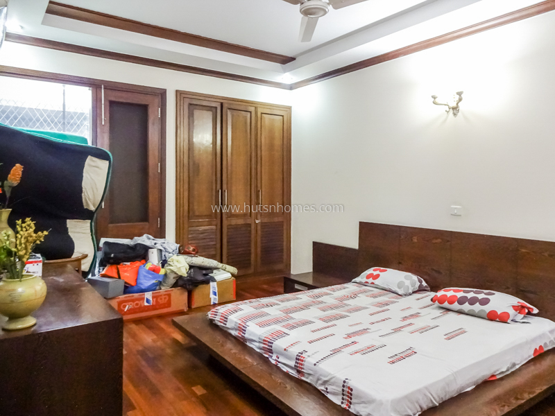 4 BHK Flat For Rent in Vasant Vihar