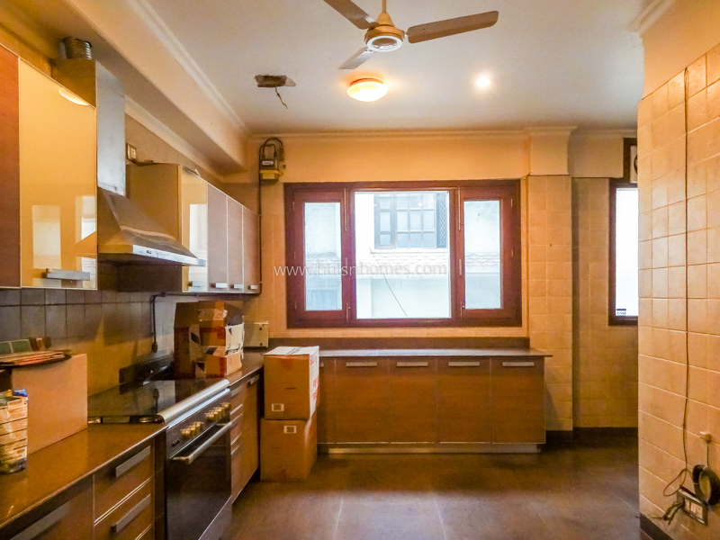 4 BHK Flat For Rent in Vasant Vihar