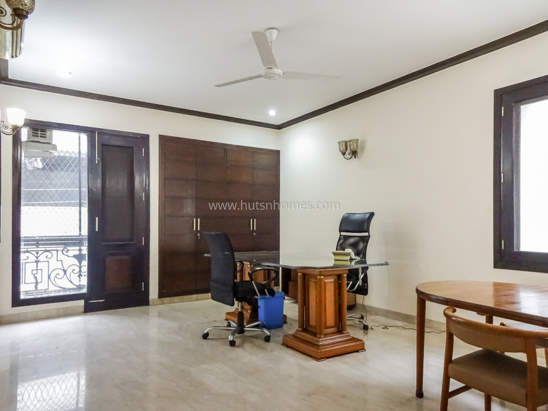 4 BHK Flat For Rent in Vasant Vihar