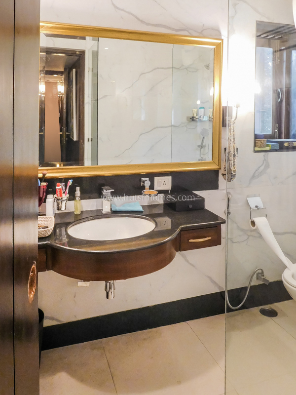 4 BHK Flat For Rent in Friends Colony East