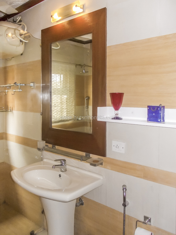 3 BHK Flat For Rent in Friends Colony East
