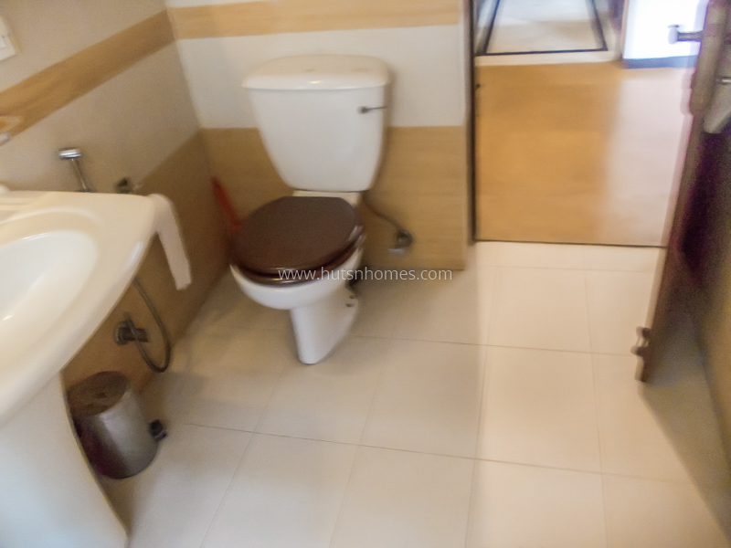 3 BHK Flat For Rent in Friends Colony East