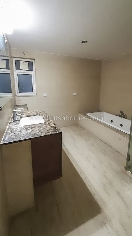 4 BHK Condo For Rent in Golf Course Road