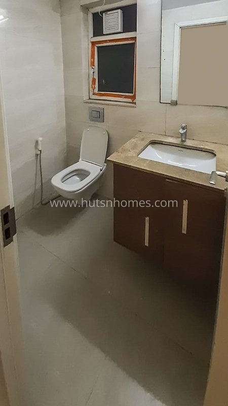 4 BHK Condo For Rent in Golf Course Road
