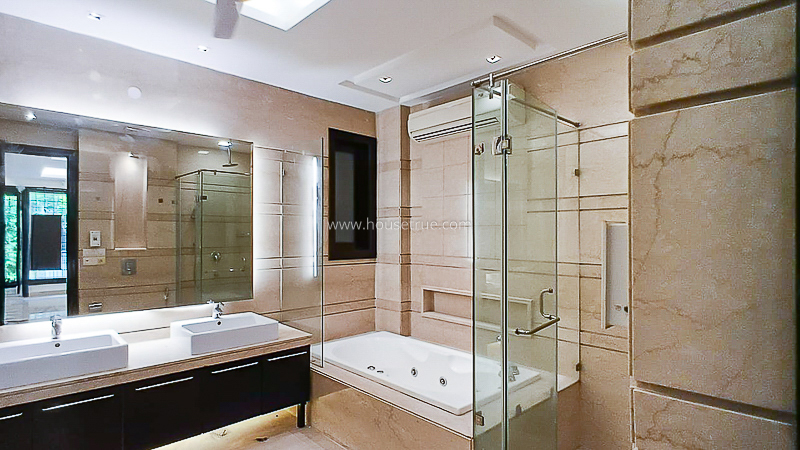 4 BHK Duplex For Rent in West End Colony