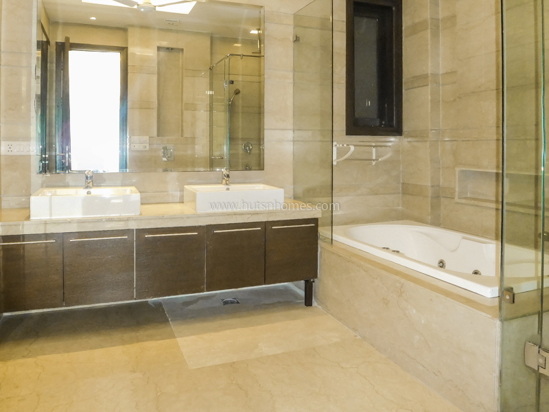 4 BHK Duplex For Rent in West End Colony