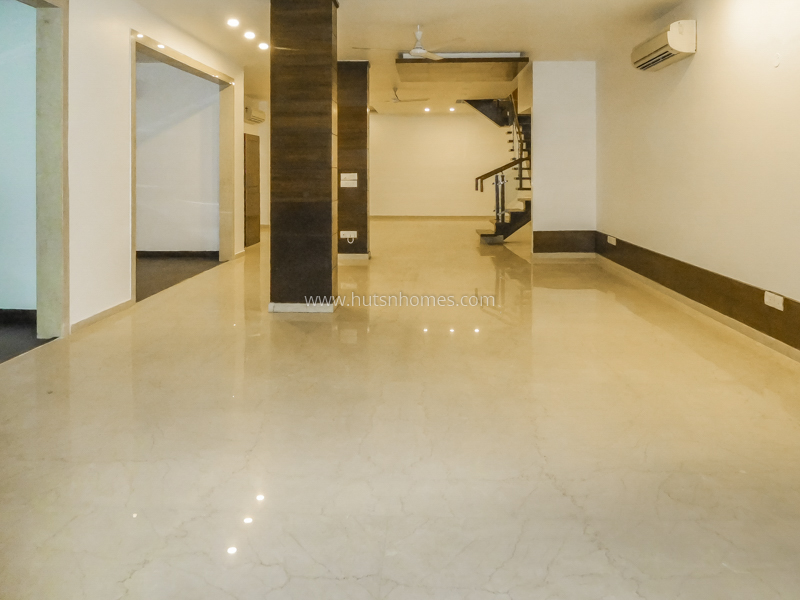 4 BHK Duplex For Rent in West End Colony