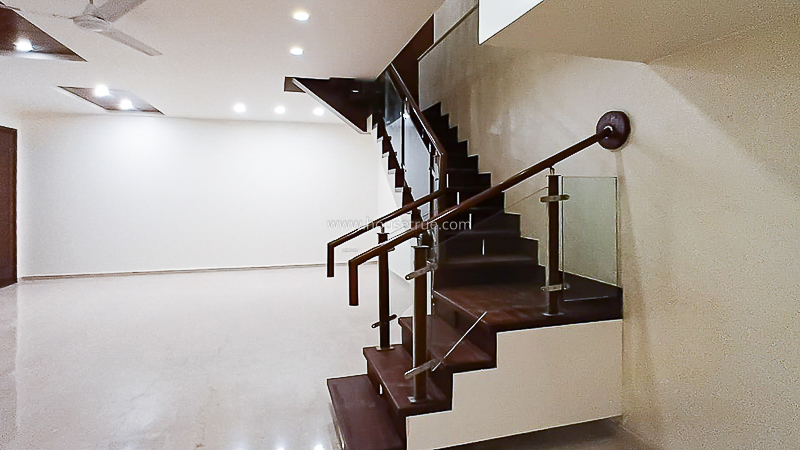 4 BHK Duplex For Rent in West End Colony