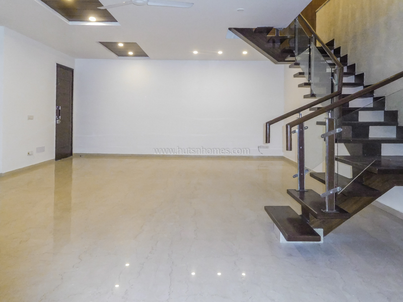 4 BHK Duplex For Rent in West End Colony