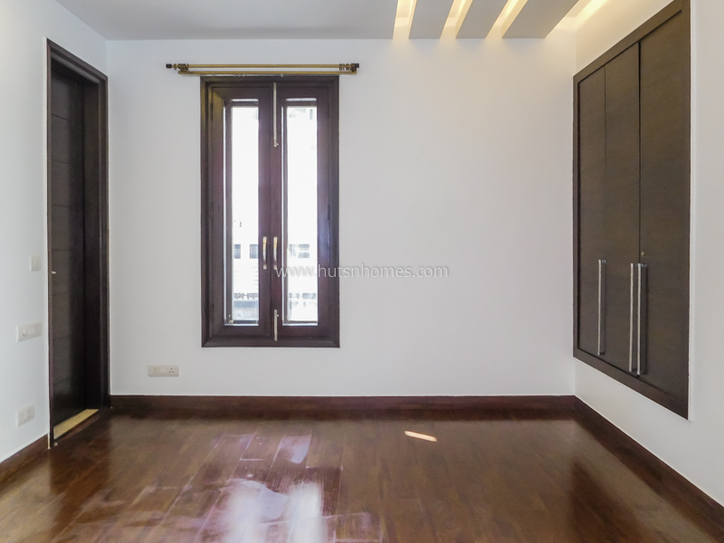 4 BHK Duplex For Rent in West End Colony