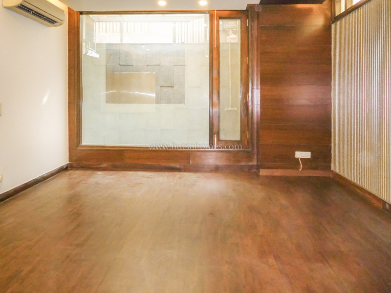 4 BHK Duplex For Rent in West End Colony