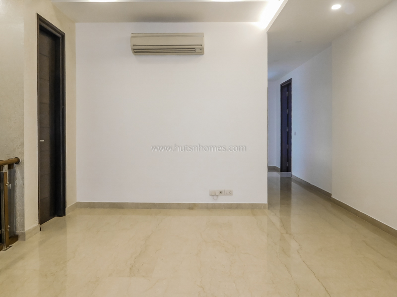 4 BHK Duplex For Rent in West End Colony
