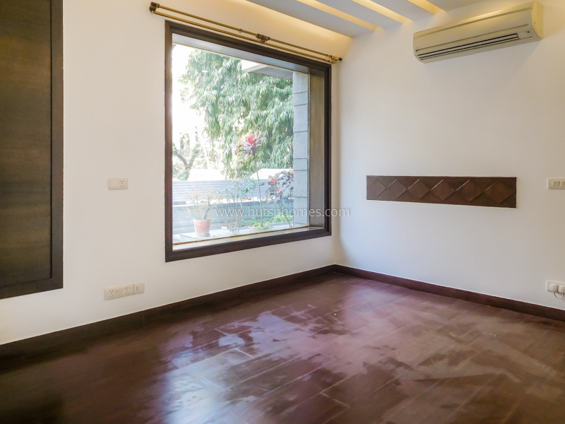 4 BHK Duplex For Rent in West End Colony