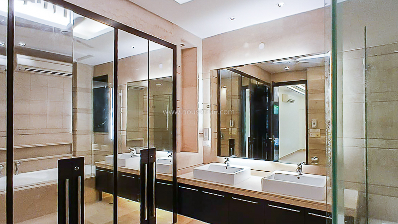 4 BHK Duplex For Rent in West End Colony