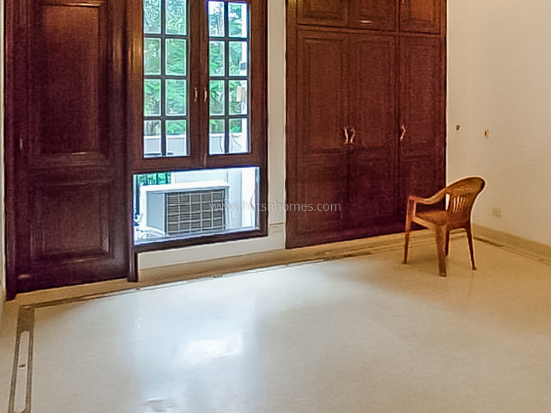 4 BHK Flat For Rent in Anand Niketan