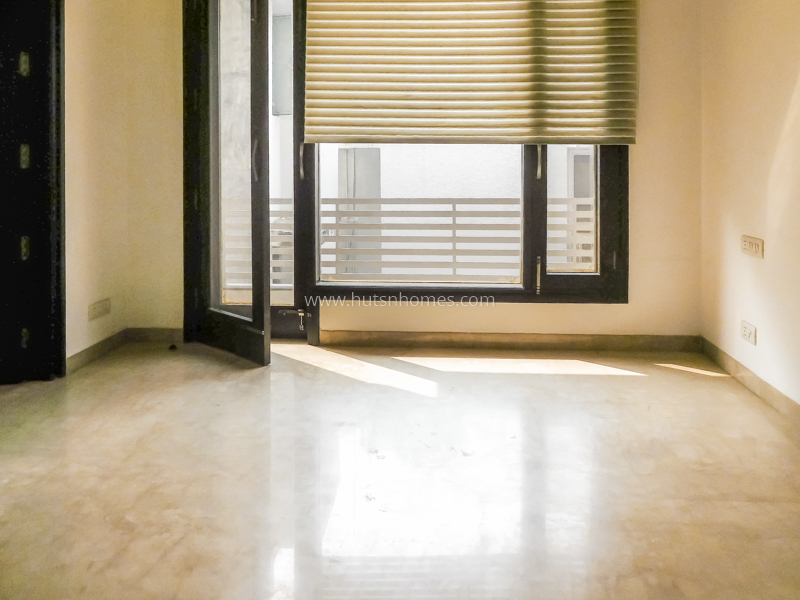 4 BHK Flat For Rent in West End Colony
