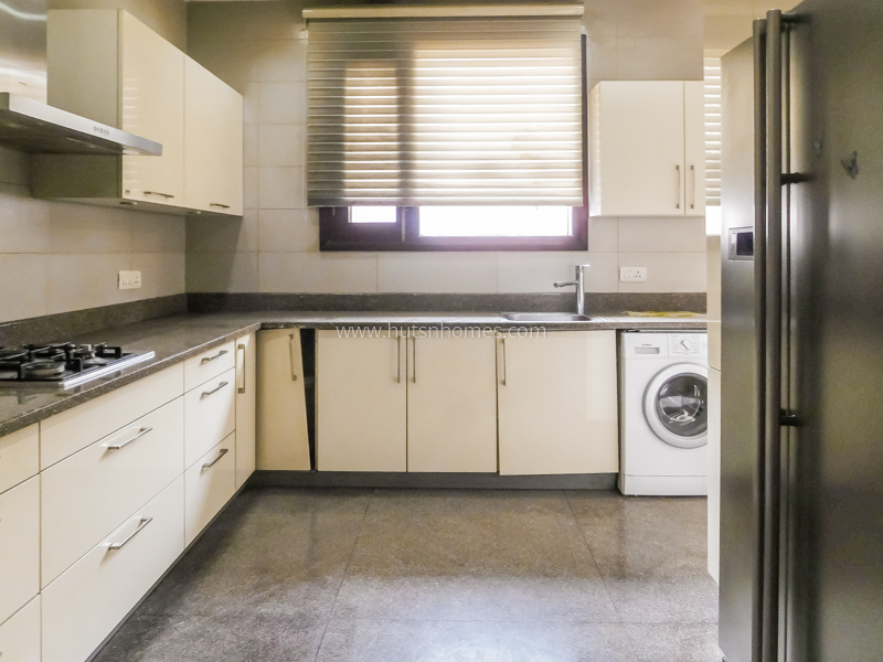 4 BHK Flat For Rent in West End Colony